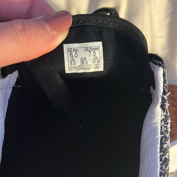 New without tags Vans size 6.0M/7.5W - Picture 4 of 5